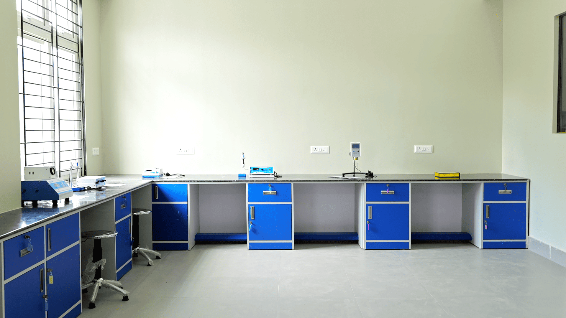 Pragjyotishpur University Guwahati Central instrument lab photo 5